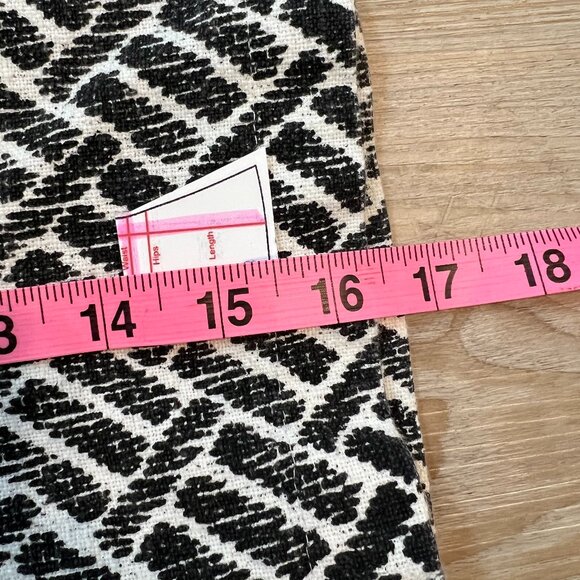 🩶10 Feet Black & Cream Retro Boho Aztec Mini Skirt Size L 100% cotton - Picture 3 of 6